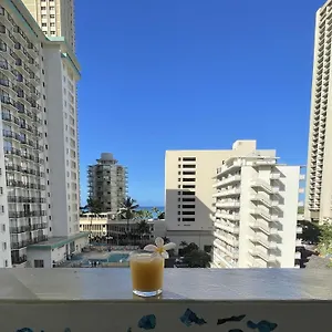 https://contemporary-ocean-view-suite-heart-of-waikiki.hotelsinhawaii.org